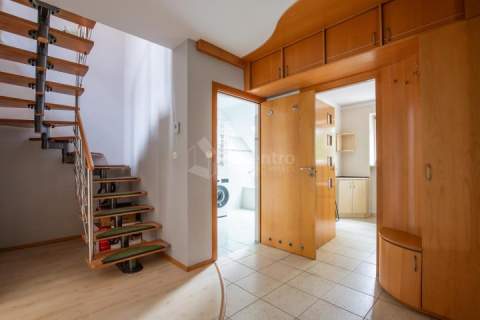 Zielone zacisze, dwupoziomowy apartament, garaż