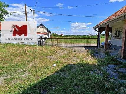 Pomieszczenia garażowe, mała hala Kobylice do wyna