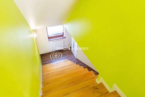 2-pok, 48 m ok. 60 m po podłodze , balkon