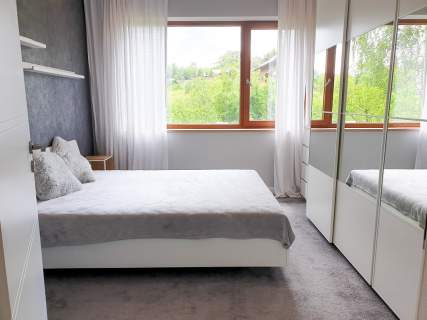 Przestronny apartament w zielonej okolicy