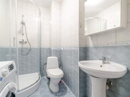 Ustawne 2 pokojowe mieszkanie w apartamentowcu.