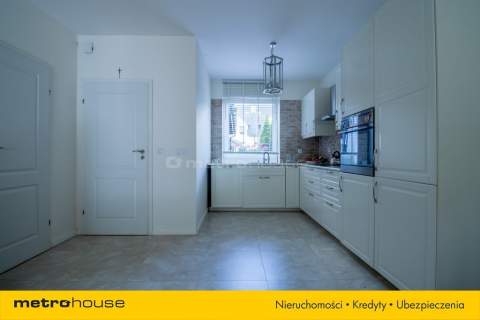 Segment środkowy 125m2, wiata, 5 pokoi