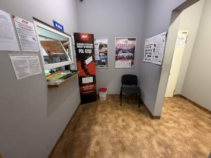 Magazyn z zapleczem biurowo-handlowym