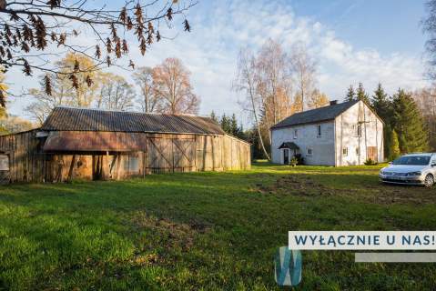 Atrakcyjna posiadłość, dom, siedlisko, las 