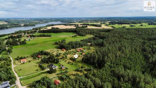 Mazury-malownicza działka blisko jeziora i lasu.