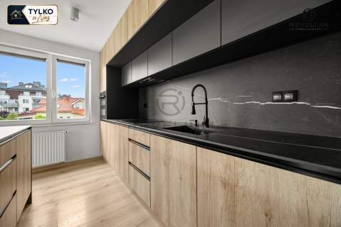 Duży balkon Przestrzeń Kom. lok. Msc. w hali