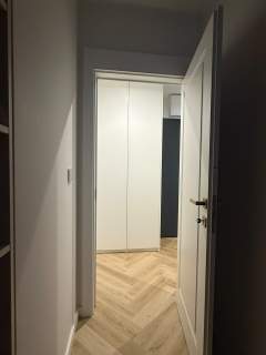 Nowoczesne, zadbane, 2-pok. z przestronną loggią i garażem.
