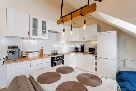2-pok, 48 m ok. 60 m po podłodze , balkon