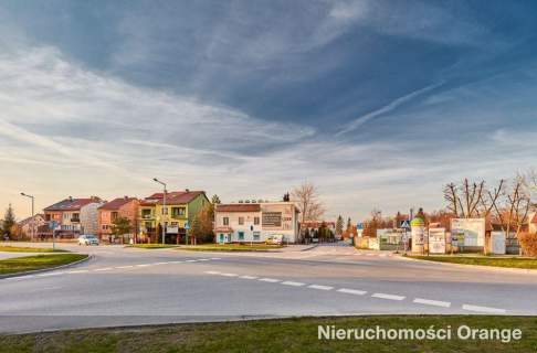 Budynek biurowy w pobliżu stacji kolejowej
