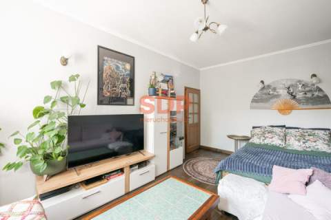 Klimatyczna kamienica po remoncie 60 m2, dębowe podłogi, balkon