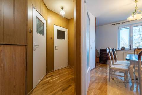 Tarnów ul. Dąbrowskiej 26 1.p. 64 m2 balkon piwnica k