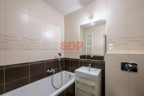 2-stronne mieszkanie, zamykanym garaż, duży balkon