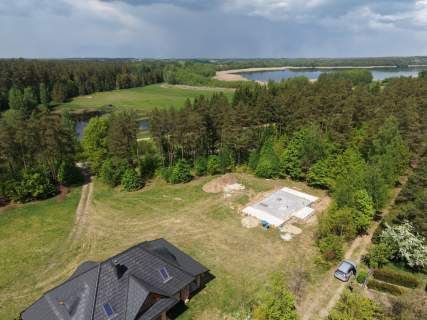 Wyjątkowy dom z bala świerkowego nad jeziorem