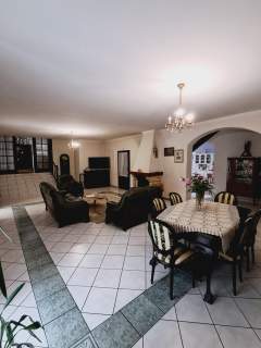 Dom o powierzchni 240m2, działka 2154m2, Wolica