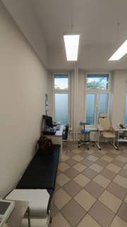 Prądnik Czerwony. Lokal na gabinety lekarskie.