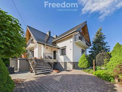 Dom 237 m 3 poziomy zagospodarowany ogród