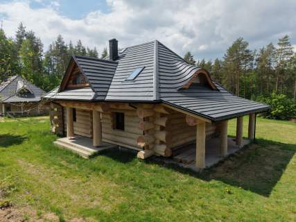 Wyjątkowy dom z bala świerkowego nad jeziorem