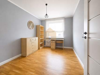 Przestronne mieszkanie z balkonem/ Osadnicza