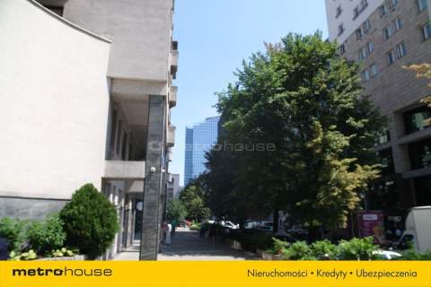 Lokal z najemcą CBD Warszawy Metro Parking