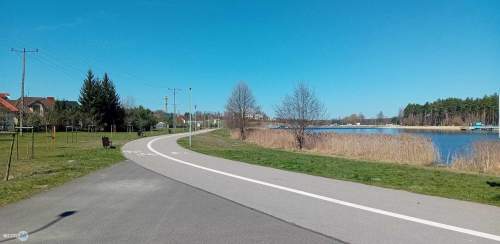 Nieruchomość nad zalewem z prywatnym lasem