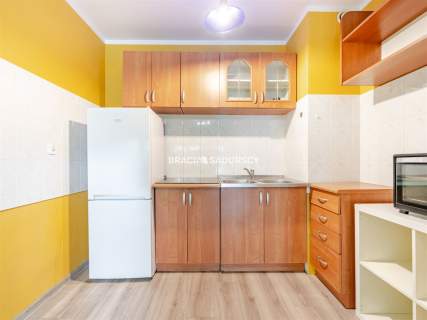 Ustawne 2 pokojowe mieszkanie w apartamentowcu.