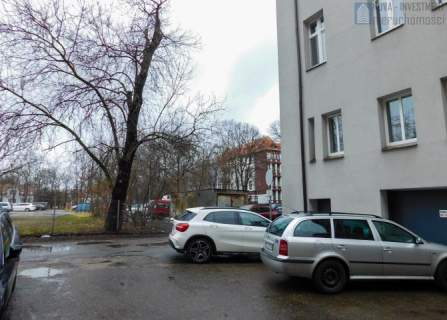 centrum/ miejsca parkingowe/wyposażone