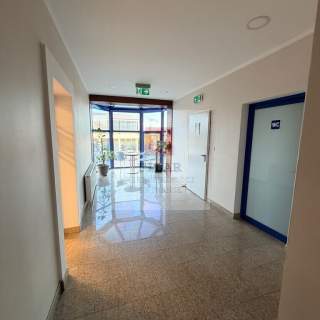 Obiekt -1 ha działki 2400m2 magazyny 770m2 biur 