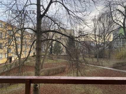 Saska Kępa, Balkon, Blisko komunikacji