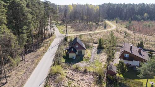 Dom z Energią ze Słońca i Lasem za Oknem- Zielona