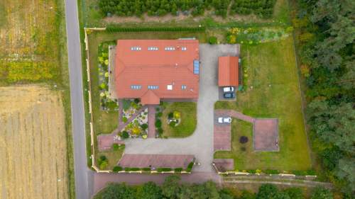 Hotel z restauracją 1500 m - duża działka 4400 m 
