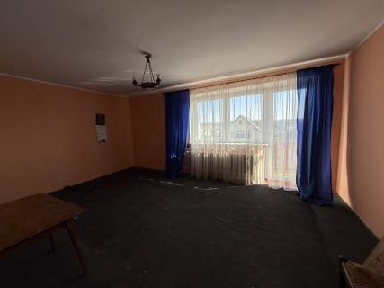Dom z 3 niezależnymi wejściami na 2 bądź 3 rodzin