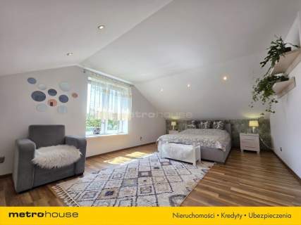 Siedlisko z domem po remoncie i budynkami 6405m2 