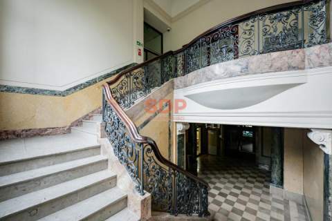 Reprezentacyjna kamienica 1700 m2 Plac Powstańców Śląskich