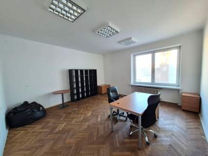 Jasne biuro na 2. piętrze do wynajęcia   28 m 