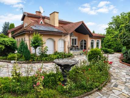 PRZESTRONNY DOM Z DUŻĄ DZIAŁKĄ 28 AR - KROSNO, UL. M. KOPERNIKA