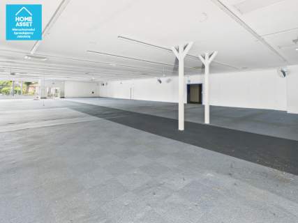 Pawilon Handlowy 975 m parking 700 m Centrum
