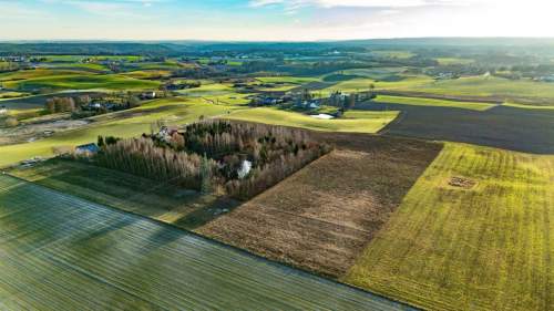 Działki po ok 900m2 pod lasem z wodociągiem
