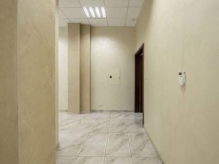 Zadbany lokal w centrum Legnicy - parking obok