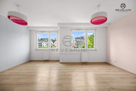 Duży balkon Przestrzeń Kom. lok. Msc. w hali