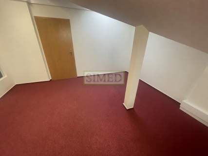 Wysoki standard,skosy,recepcja,parking,ochrona,24h