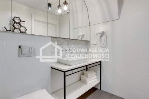 Dwupoziomowy 4-pokojowy apartament w Sopocie