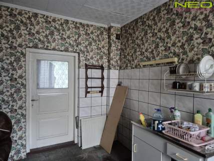 Dom z budynkiem gospodarczym w spokojnej okolicy