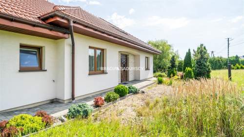 Nowoczesny dom parterowy w Łapanowie