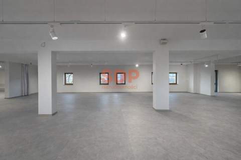 Nowoczesny lokal usługowo-handlowy 260 m2 winda parking