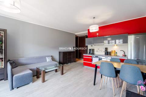 Obozowa/Ruczaj/1. piętro, winda, duży balkon