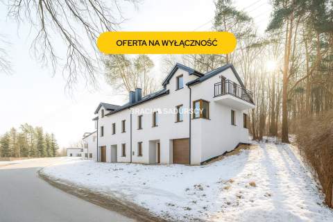 Wygodne domy pod lasem w Podgórkach Tynieckich.