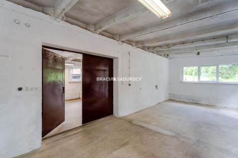 200m2 usługowo-magazynowego, duży parking