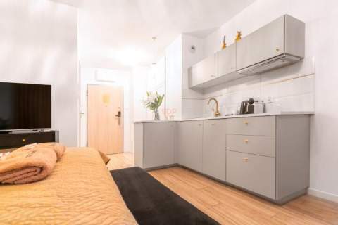 Małe mieszkanie w apartamentowcu przy Rynku przy rzece