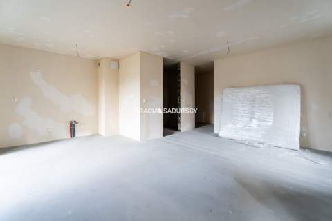 Nowoczesny jasny apartament w otoczeniu zieleni