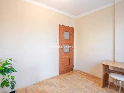 Czyżyny   3 pokoje z balkonem i piwnicą